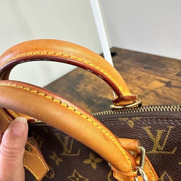 Louis Vuitton Vintage Monogram Alma Bag - Picture 5 of 11